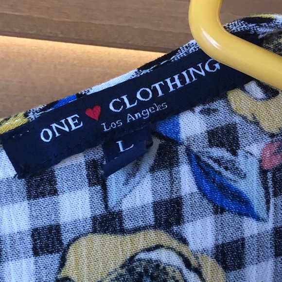 Charming ONE ❤️ CLOTHING. Los Angeles Spring top size Large. NWOT - Picture 8 of 9
